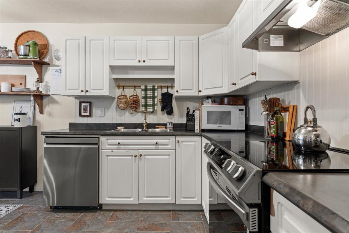 Bedroom 2 Photo of 101 45900 Lewis Avenue, Chilliwack, BC