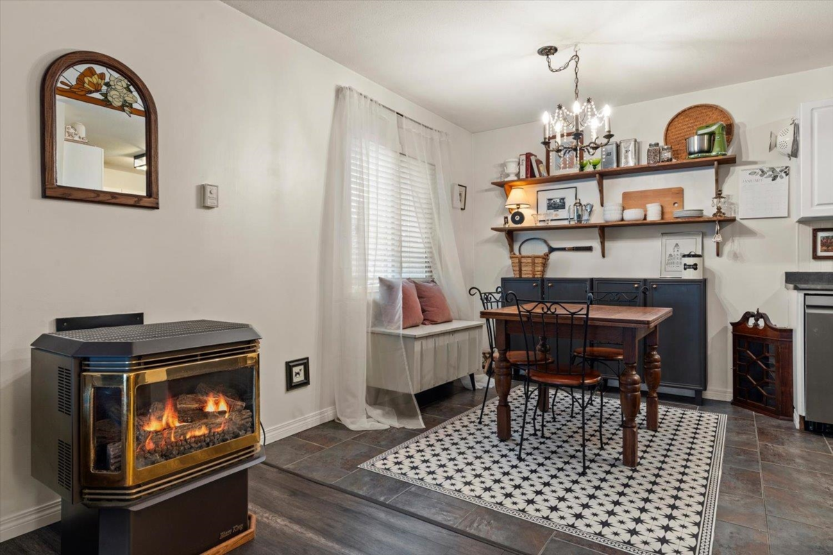 Kitchen Photo of 101 45900 Lewis Avenue, Chilliwack, BC