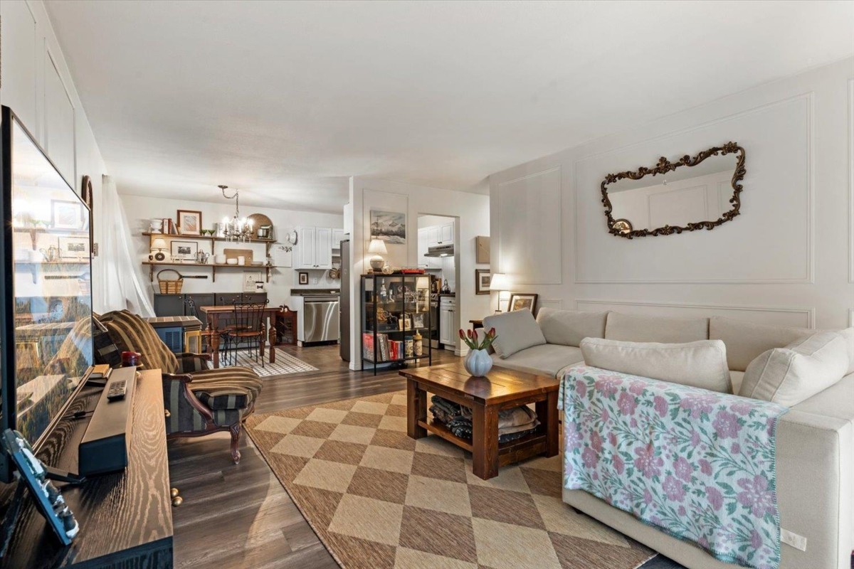 Living Room Photo of 101 45900 Lewis Avenue, Chilliwack, BC