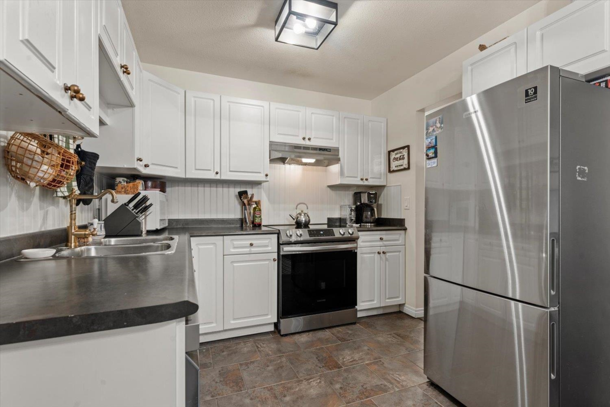 Walk-In Closet Photo of 101 45900 Lewis Avenue, Chilliwack, BC