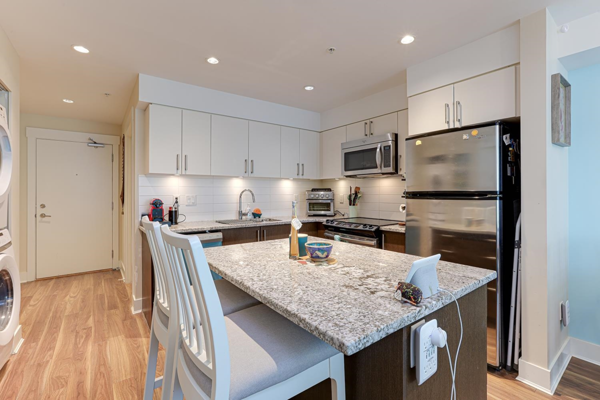 Kitchen Island Photo of 208 55 Eighth Avenue, New Westminster, BC