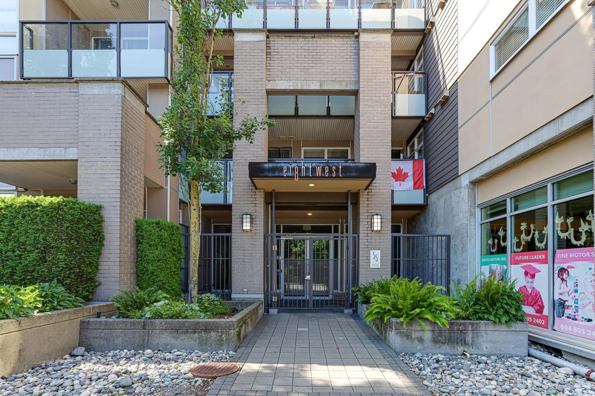 Living Room Photo of 208 55 Eighth Avenue, New Westminster, BC