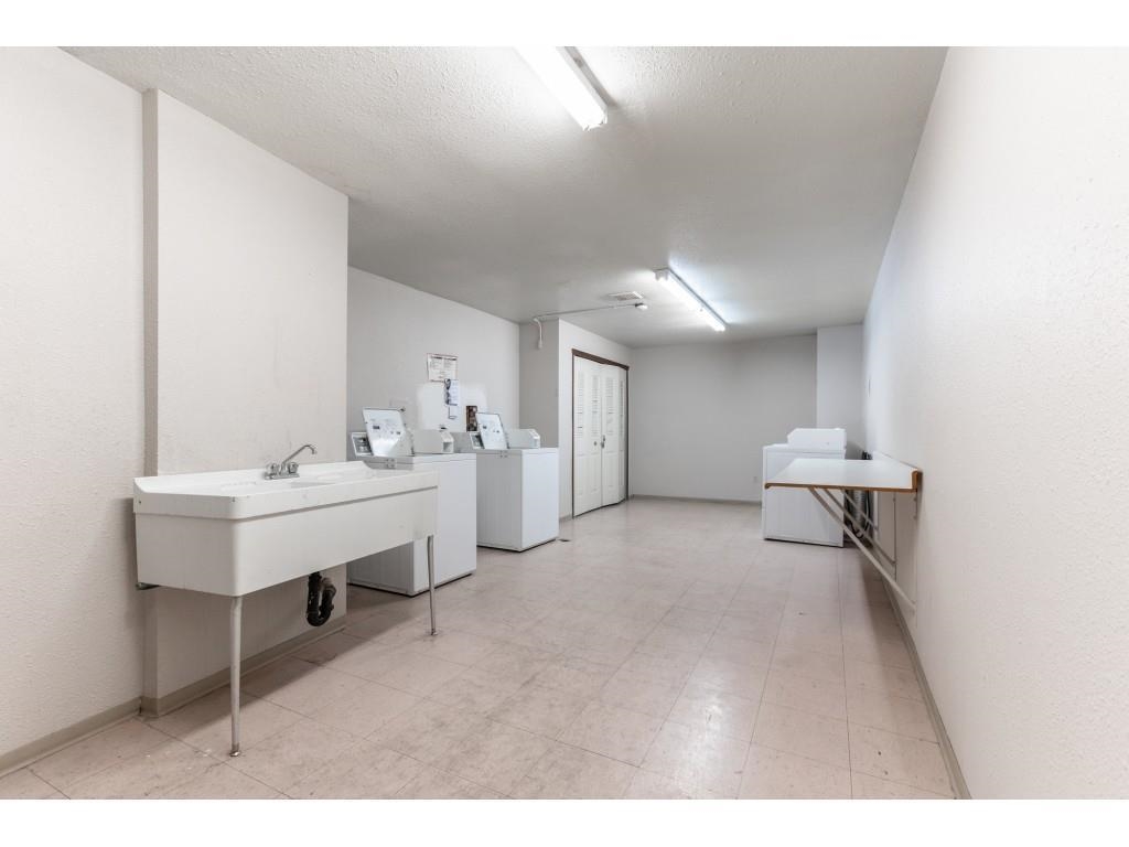Kitchen Island Photo of 229 32850 George Ferguson Way, Abbotsford, BC