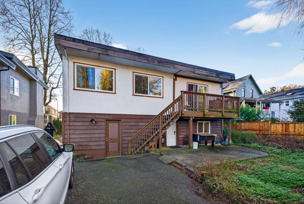 Backyard Photo of 557 E 21st Avenue, Vancouver, BC