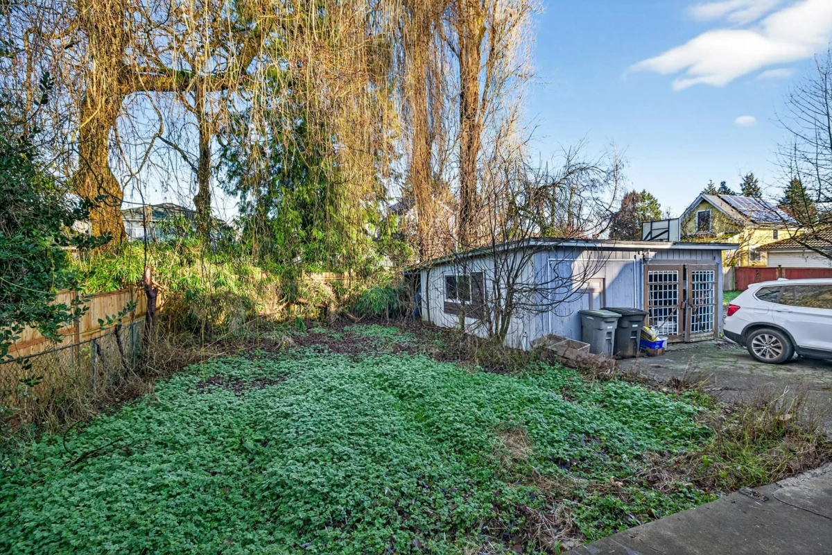 Garage Interior Photo of 557 E 21st Avenue, Vancouver, BC