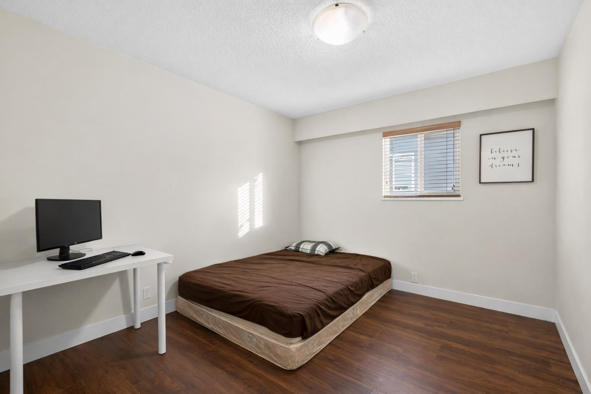 Staircase Photo of 557 E 21st Avenue, Vancouver, BC