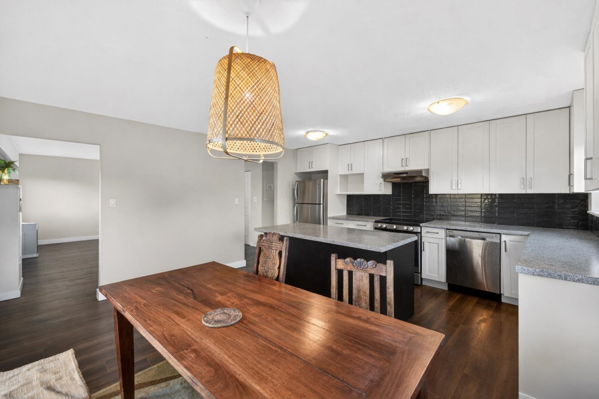 Walk-In Closet Photo of 557 E 21st Avenue, Vancouver, BC