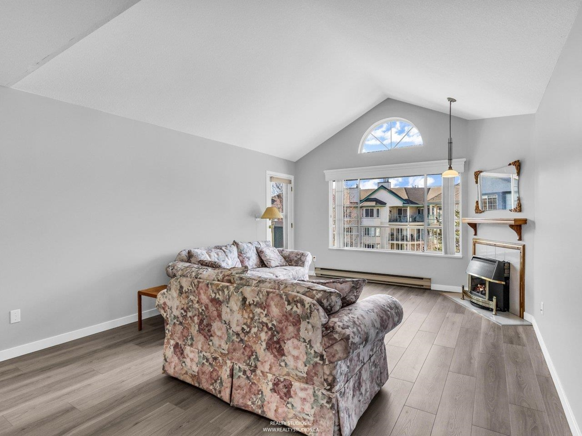 Kitchen Photo of 312 5375 205 Street, Langley, BC