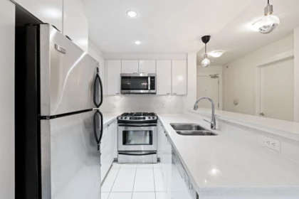302 160 W 3rd Street, North Vancouver, BC
