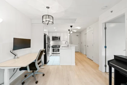 302 160 W 3rd Street, North Vancouver, BC