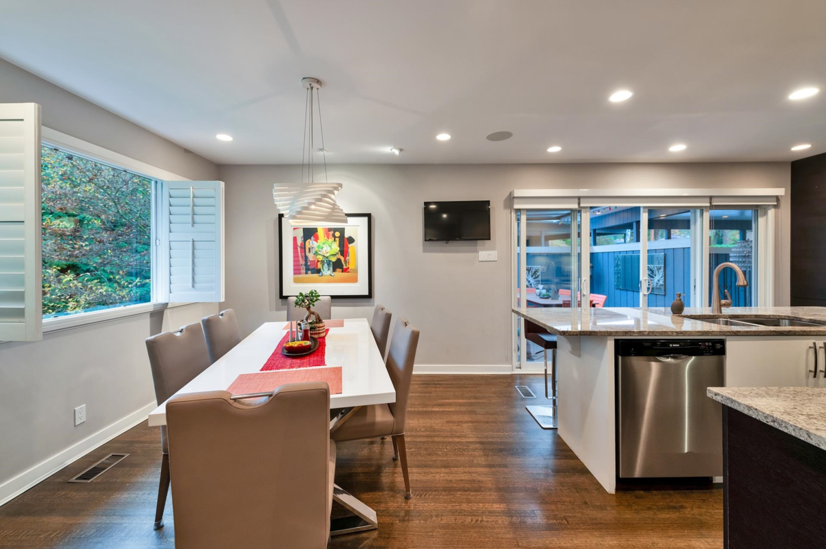 Breakfast Nook Photo of 3669 Edgemont Boulevard, North Vancouver, BC
