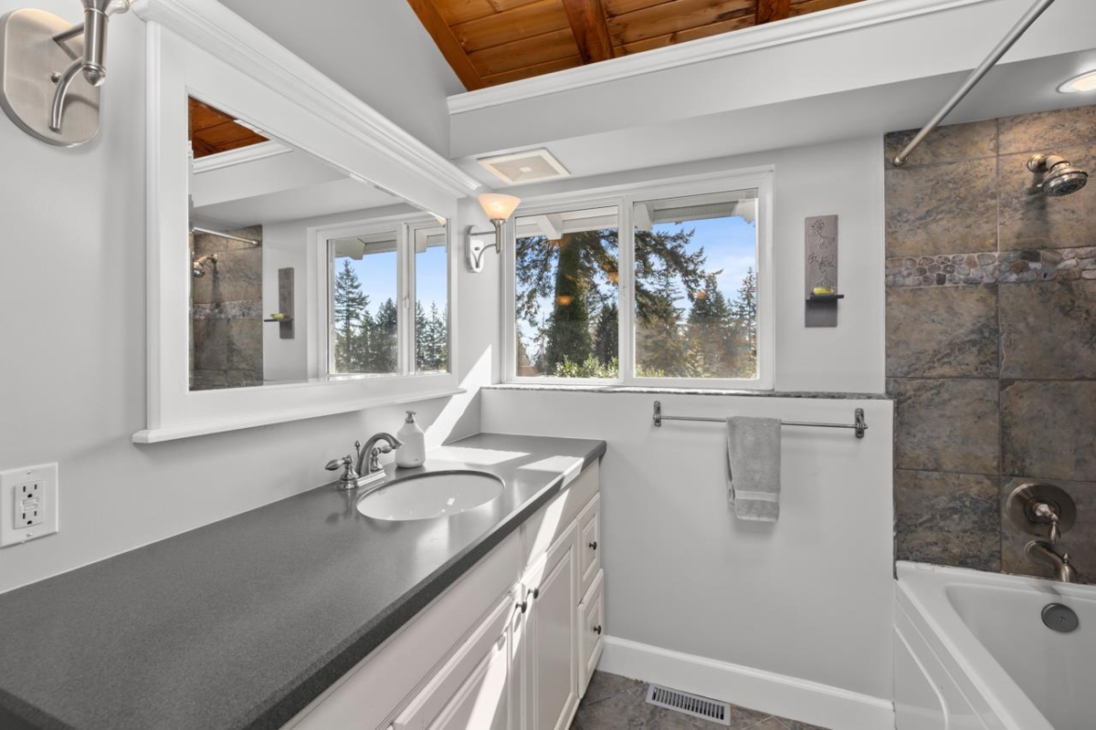 Backyard Photo of 145 E Kensington Road, North Vancouver, BC