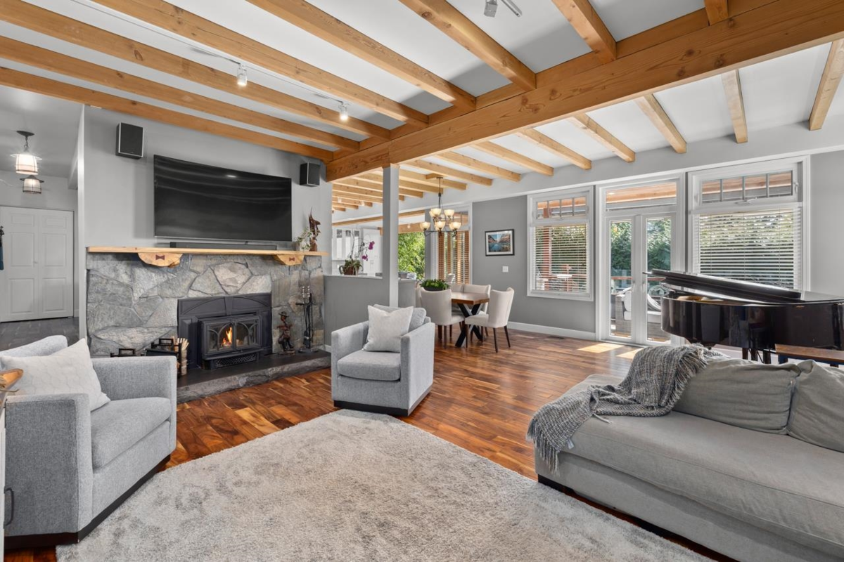 Breakfast Nook Photo of 145 E Kensington Road, North Vancouver, BC