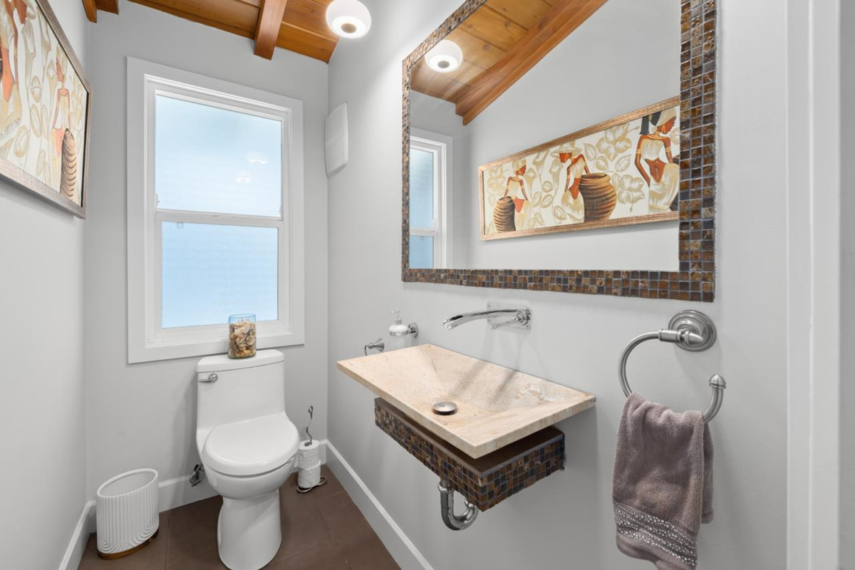 Entry Foyer Photo of 145 E Kensington Road, North Vancouver, BC