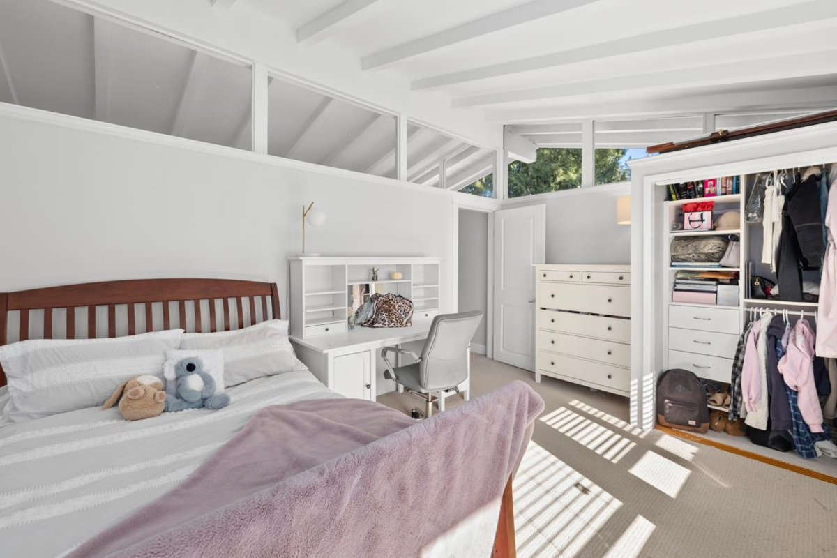 Front Yard Photo of 145 E Kensington Road, North Vancouver, BC