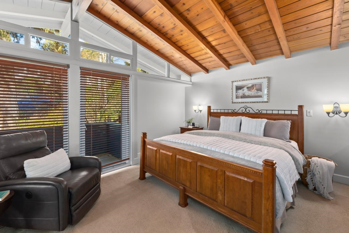 Hallway Photo of 145 E Kensington Road, North Vancouver, BC