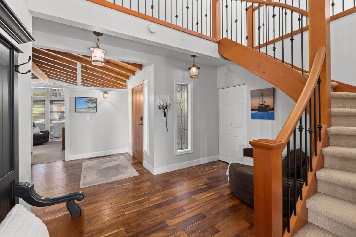 Kitchen Island Photo of 145 E Kensington Road, North Vancouver, BC