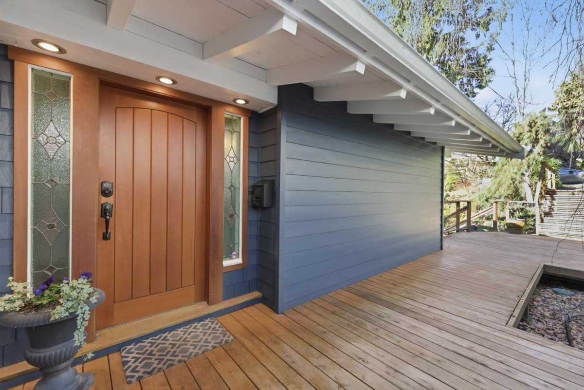 Kitchen Photo of 145 E Kensington Road, North Vancouver, BC