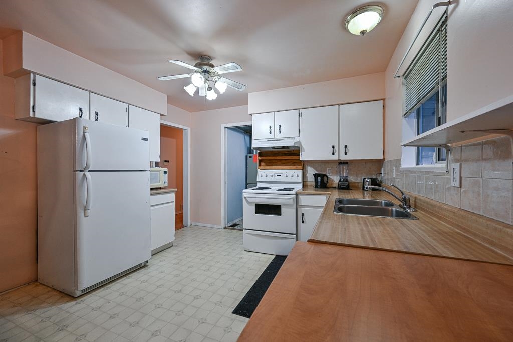 Primary Bathroom Photo of 7016 141 Street, Surrey, BC