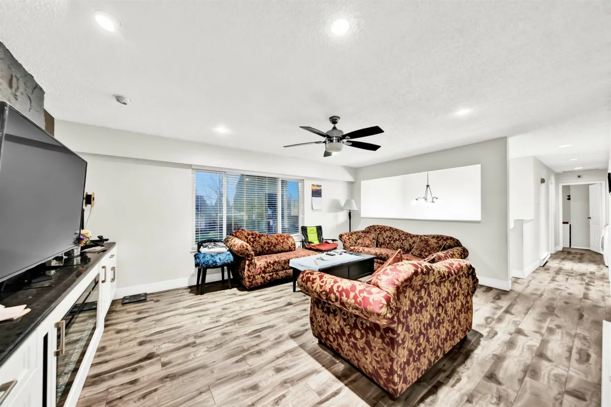 Dining Area Photo of 14539 Chartwell Drive, Surrey, BC