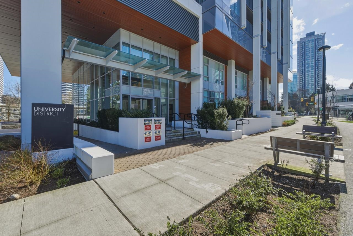Family Room Photo of 1604 10448 University Drive, Surrey, BC