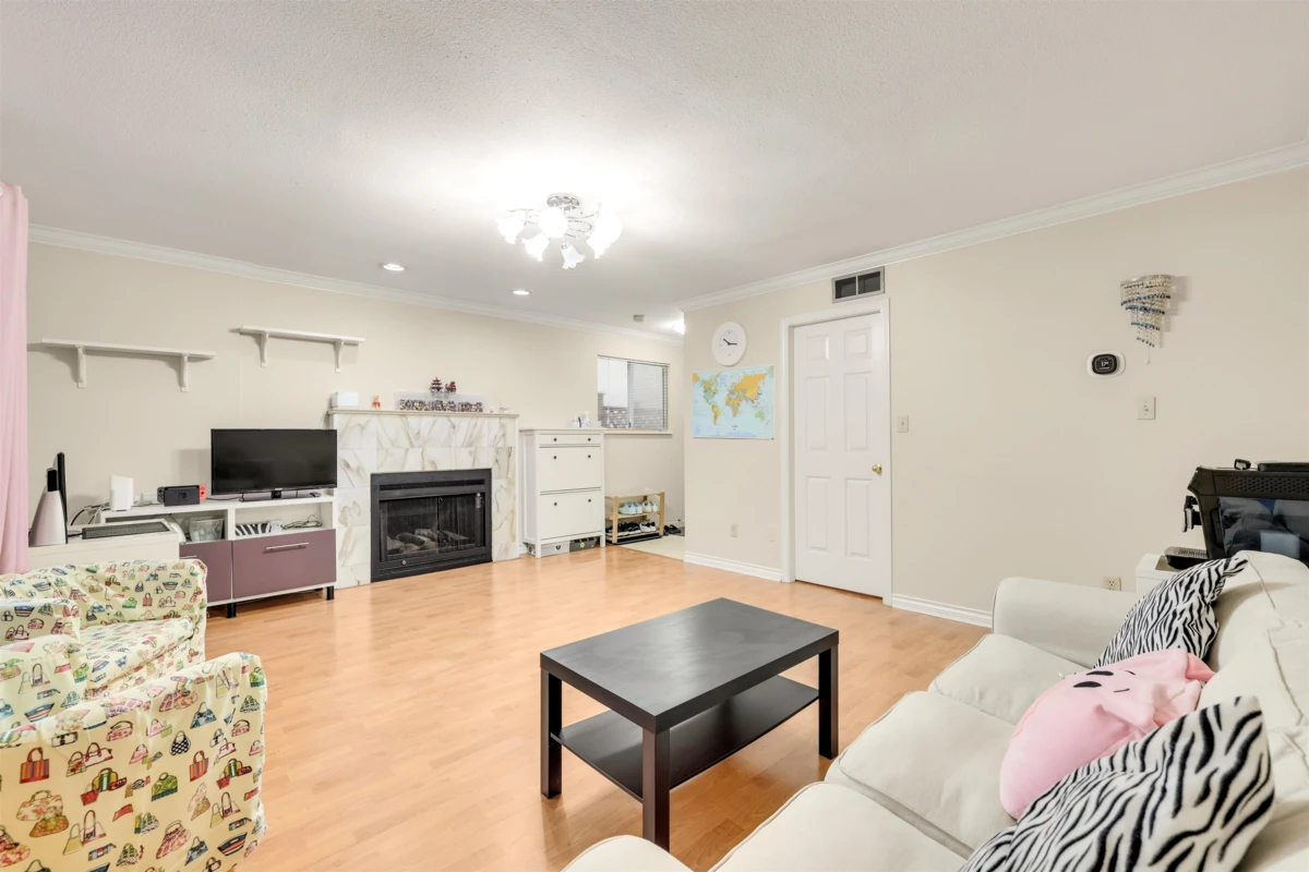 Dining Area Photo of 819 W 70th Avenue, Vancouver, BC