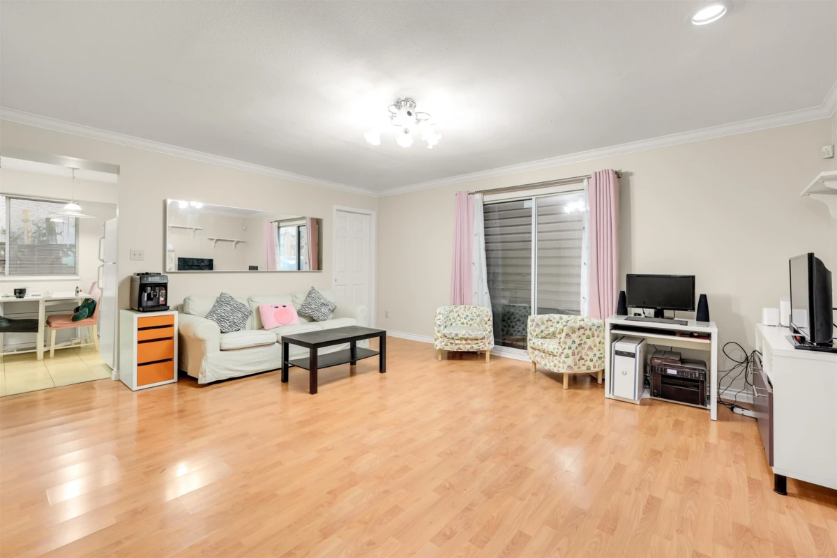 Family Room Photo of 819 W 70th Avenue, Vancouver, BC