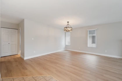 Entry Foyer Photo of 18775 59 Avenue, Surrey, BC