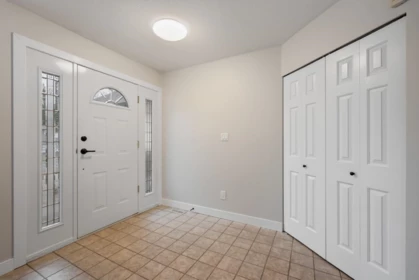 Hallway Photo of 18775 59 Avenue, Surrey, BC