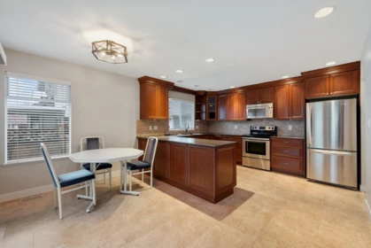 Kitchen Photo of 18775 59 Avenue, Surrey, BC
