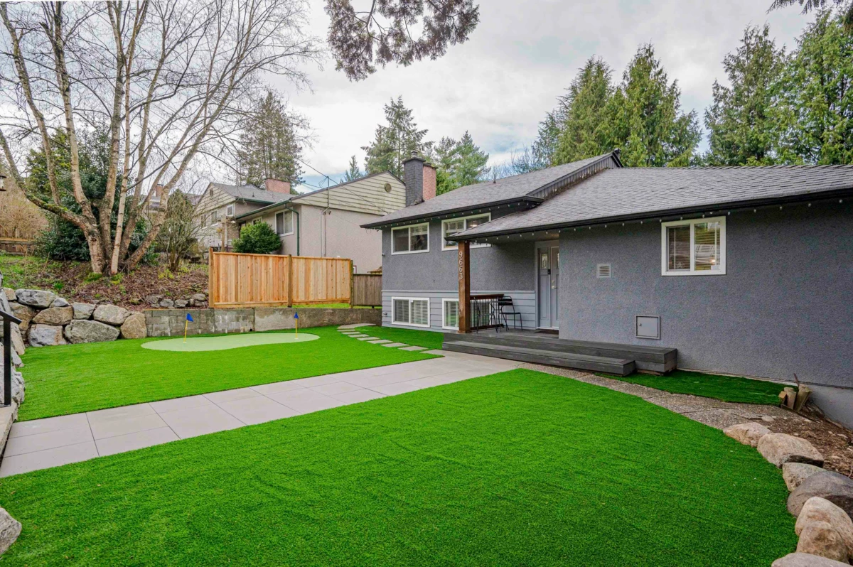 Living Room Photo of 9663 Townline Diversion Road, Surrey, BC