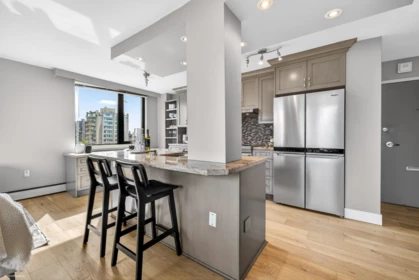 1404 1330 Harwood Street, Vancouver, BC, Vancouver — Apartment/Condo for sale