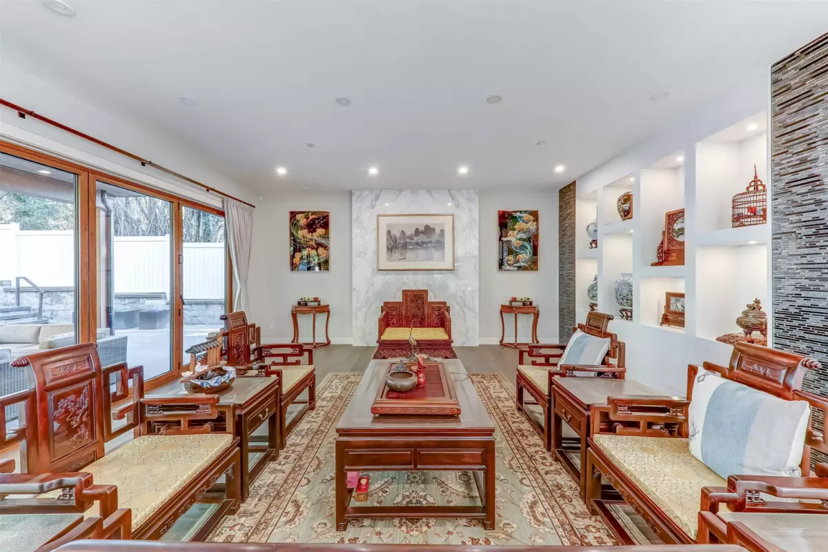 Dining Area Photo of 1497 Queens Avenue, West Vancouver, BC