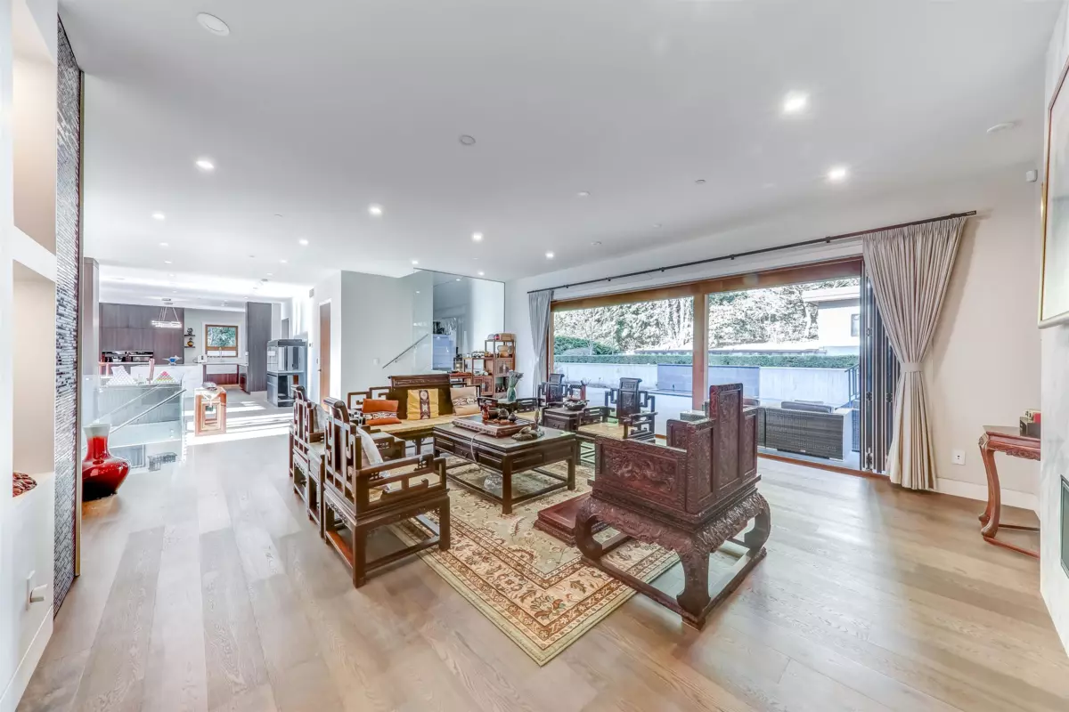 Family Room Photo of 1497 Queens Avenue, West Vancouver, BC
