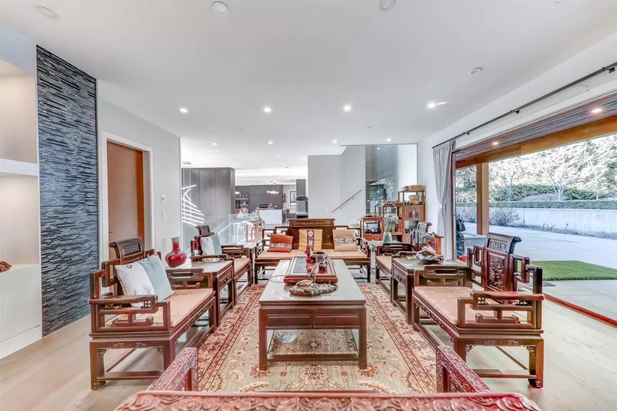 Living Room Photo of 1497 Queens Avenue, West Vancouver, BC