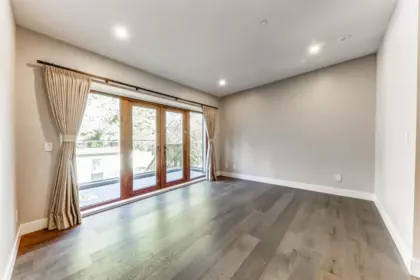 Hallway Photo of 1497 Queens Avenue, West Vancouver, BC