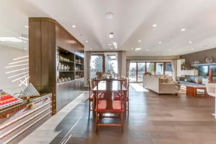 Kitchen Island Photo of 1497 Queens Avenue, West Vancouver, BC