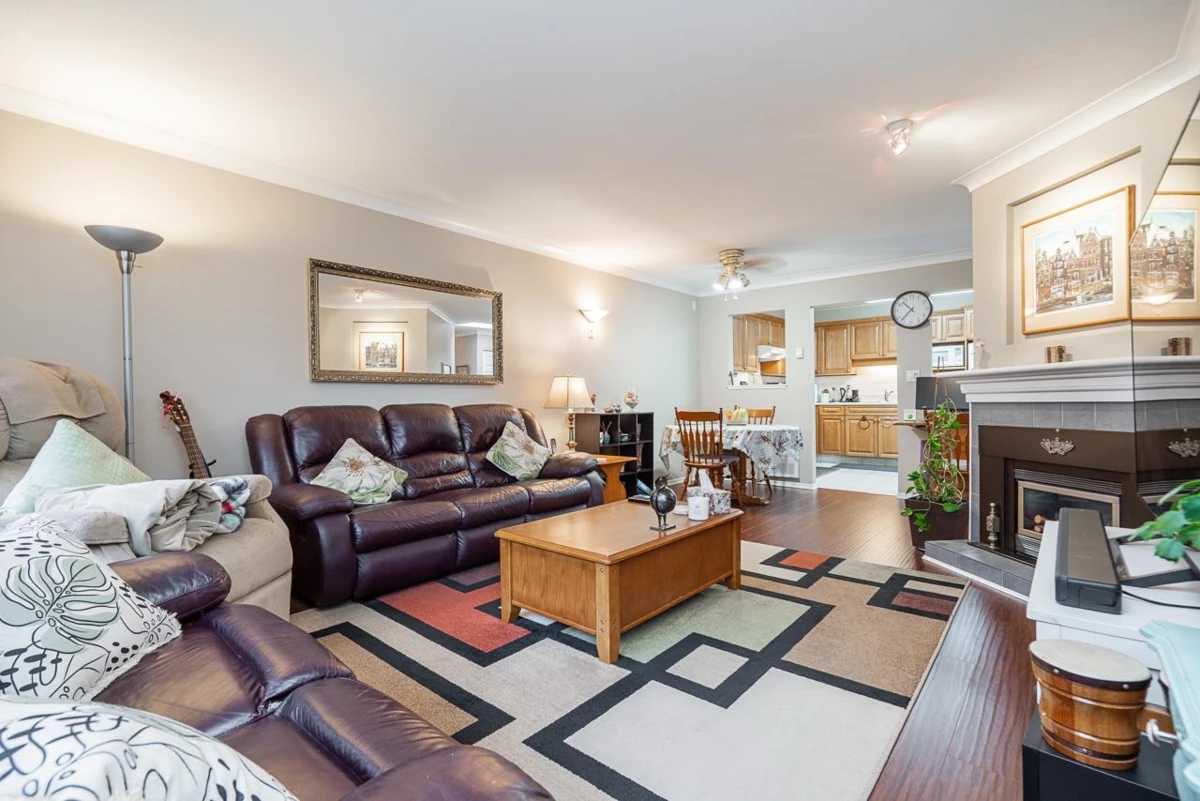 Dining Area Photo of 303 15338 18 Avenue, Surrey, BC