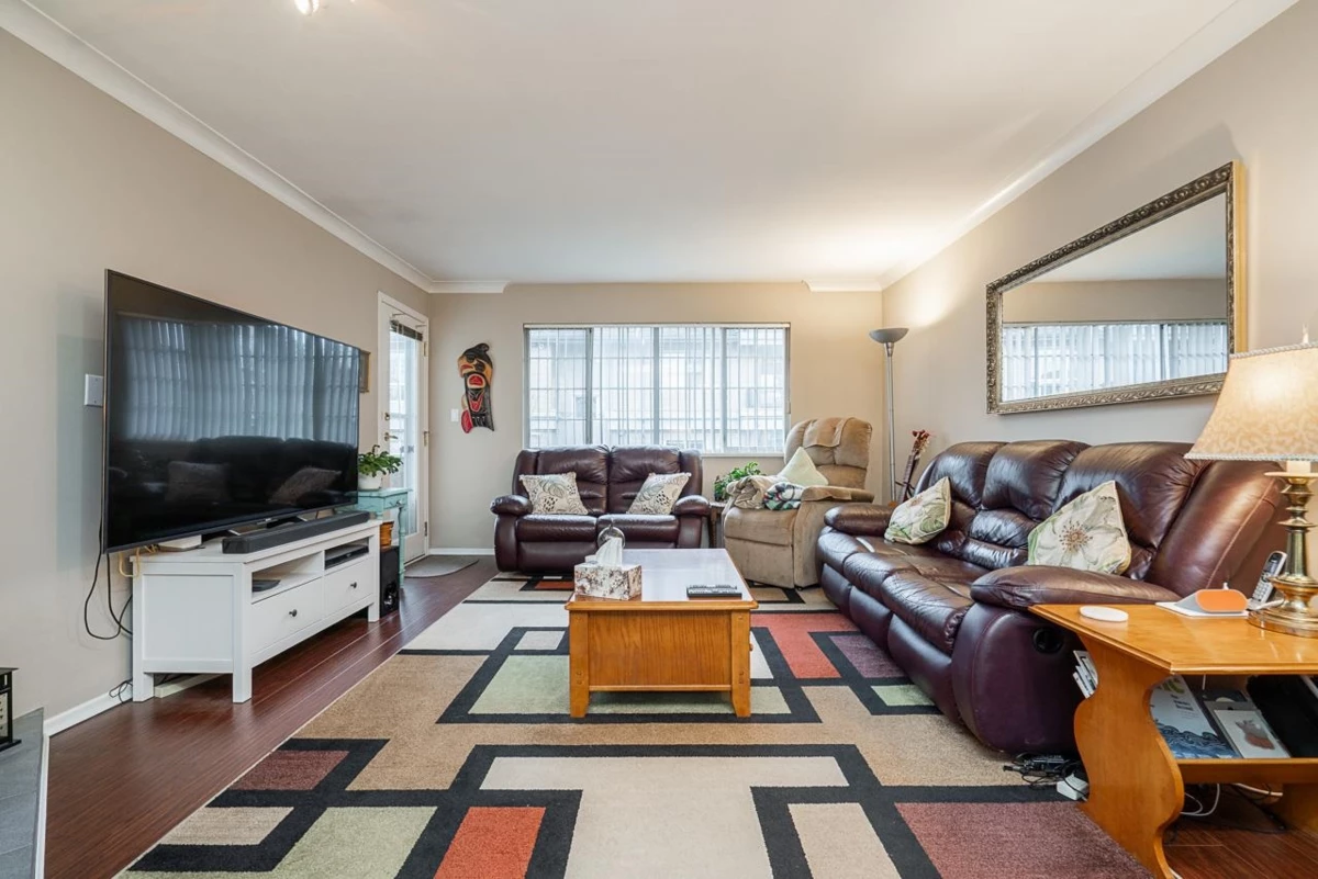 Family Room Photo of 303 15338 18 Avenue, Surrey, BC