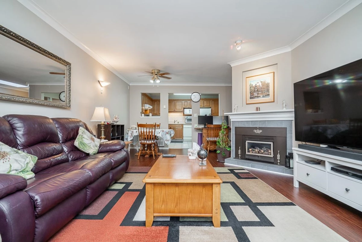 Living Room Photo of 303 15338 18 Avenue, Surrey, BC