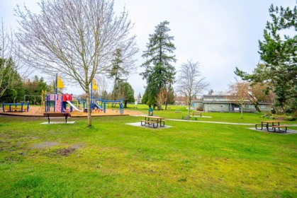 Staircase Photo of 303 15338 18 Avenue, Surrey, BC