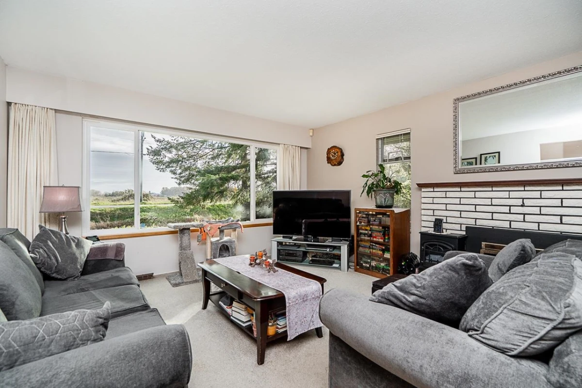 Dining Area Photo of 13151 No 3 Road, Richmond, BC