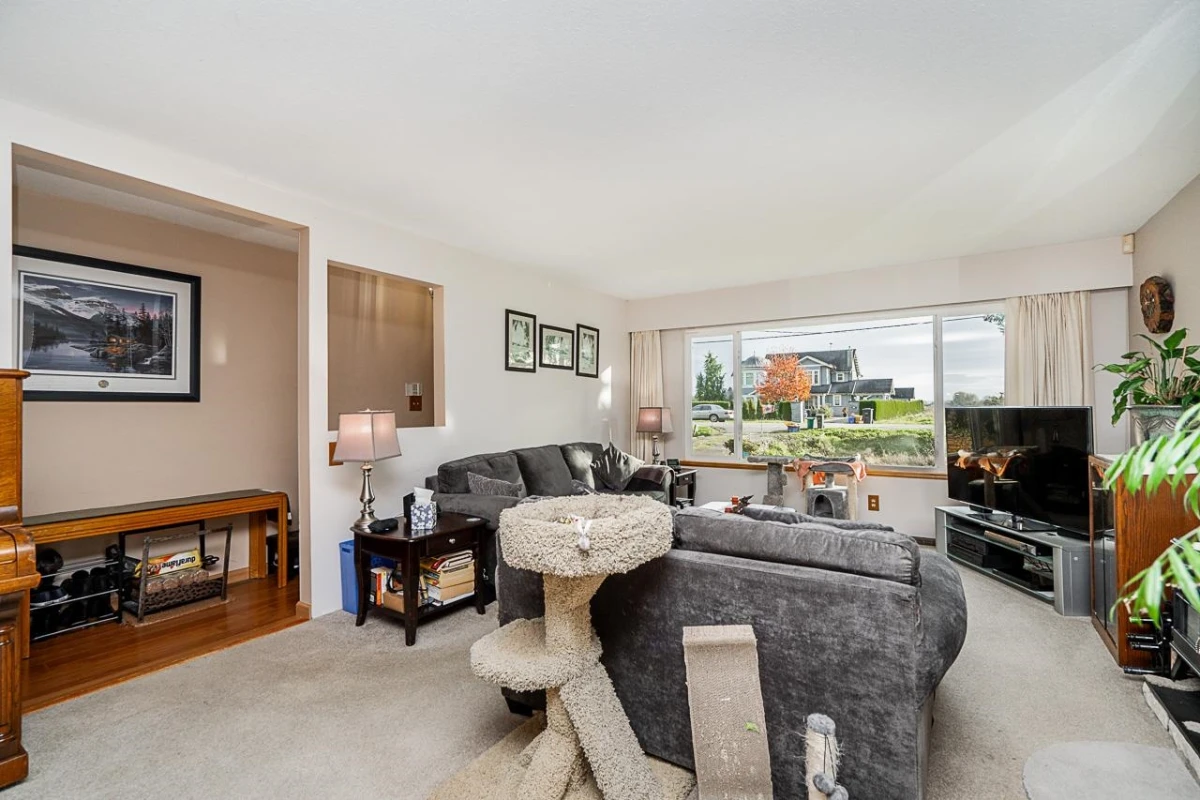 Living Room Photo of 13151 No 3 Road, Richmond, BC