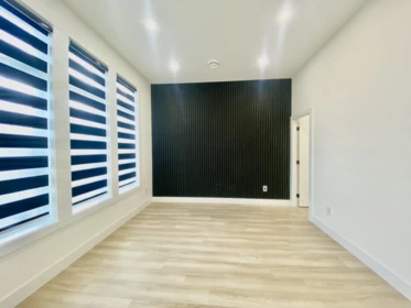 Primary Bedroom Photo of 15911 88 Avenue, Surrey, BC