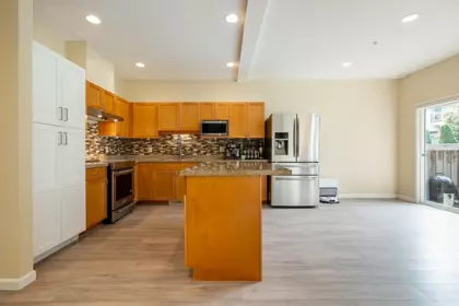Kitchen Island Photo of 70 3127 Skeena Street, Port Coquitlam, BC