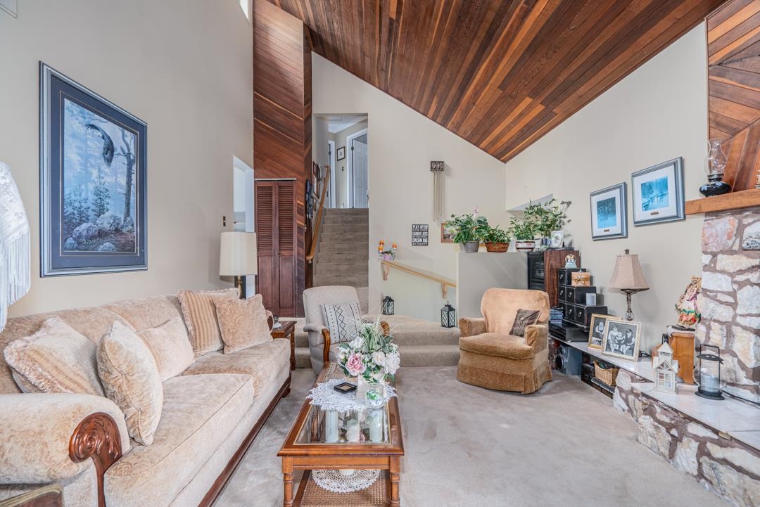 Family Room Photo of 1961 Dahl Crescent, Abbotsford, BC