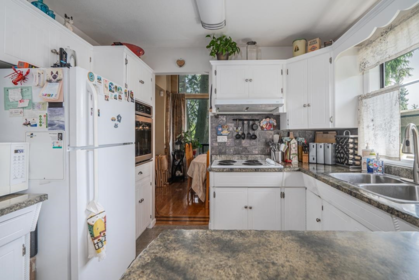 Breakfast Nook Photo of 1961 Dahl Crescent, Abbotsford, BC