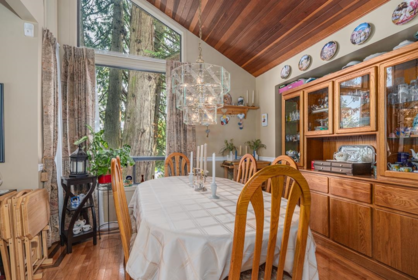 Kitchen Island Photo of 1961 Dahl Crescent, Abbotsford, BC