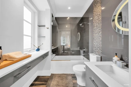 Entry Foyer Photo of 2820 W 32nd Avenue, Vancouver, BC