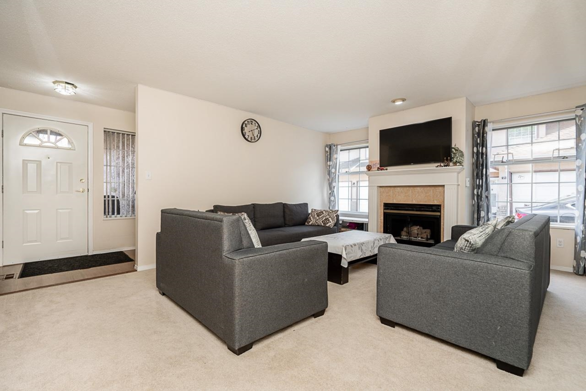 Dining Area Photo of 128 14861 98 Avenue, Surrey, BC